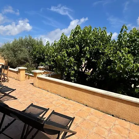 Cozy House With Beautiful Furnished Terrace * Σαιντ-Μαξίμ